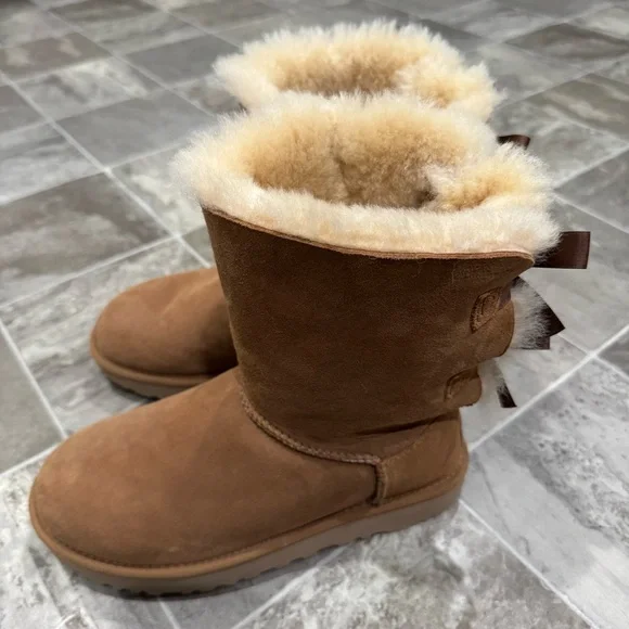 UGG Bailey Bow II Boots Size 7 Brown Chestnut Sheepskin - Picture 2 of 14